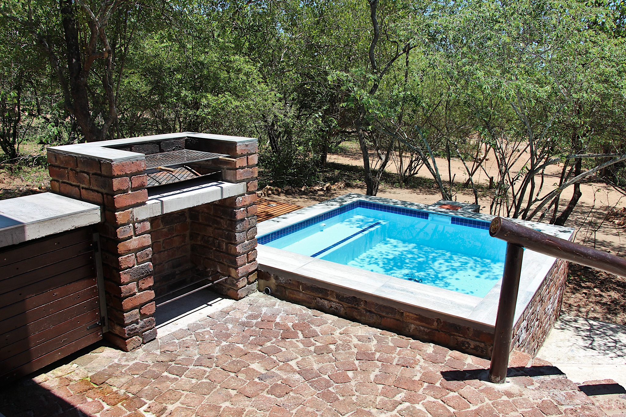 Tourism-Friendly-Villa-De-Leeu-Self-Catering-Pool